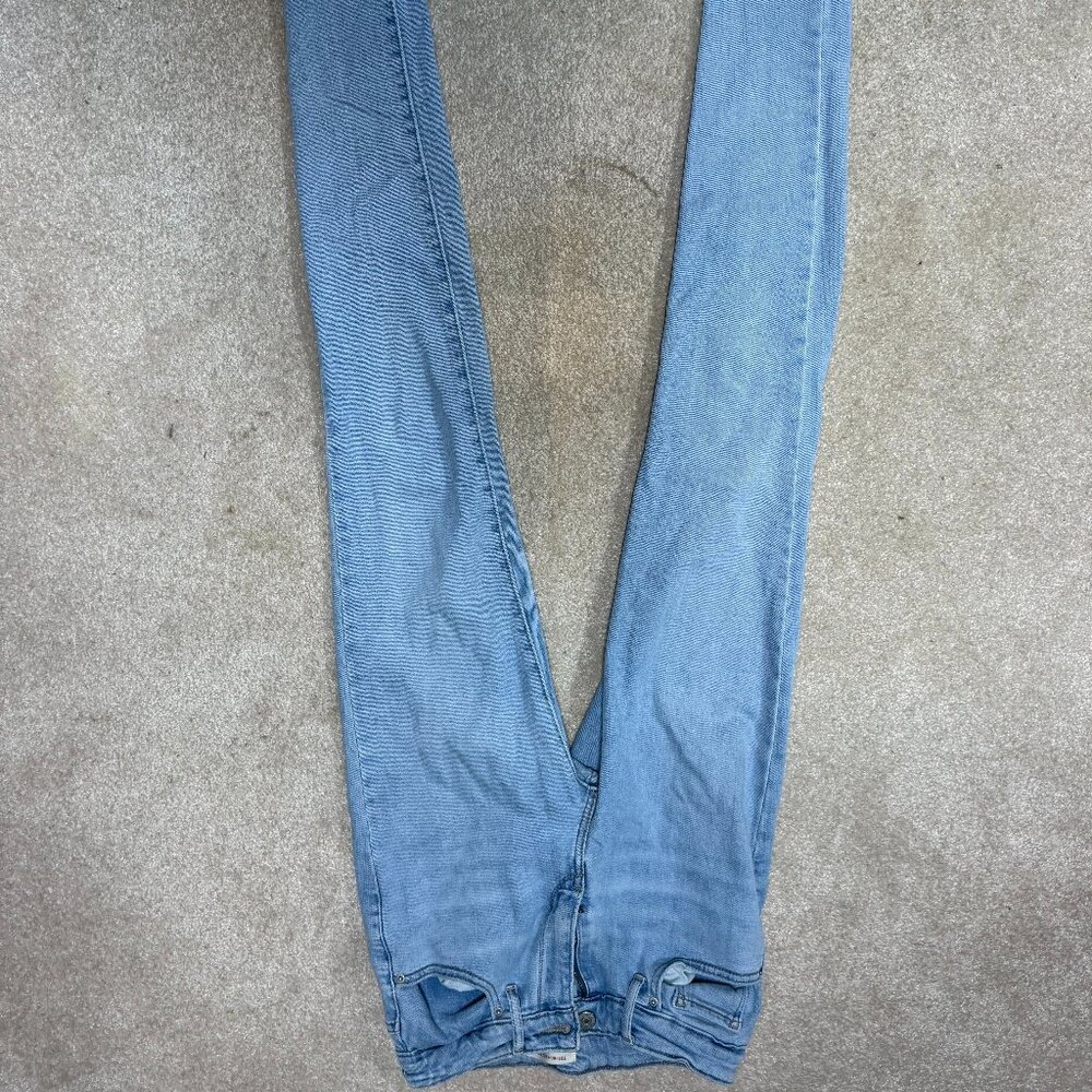 Levi's High Rise Skinny Jeans - Picture 6 of 8